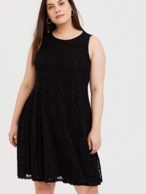 torrid Black Floral Lace V-Neck Midi Dress